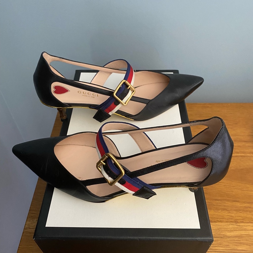 Gucci black leather kitten pumps with strap 38.5